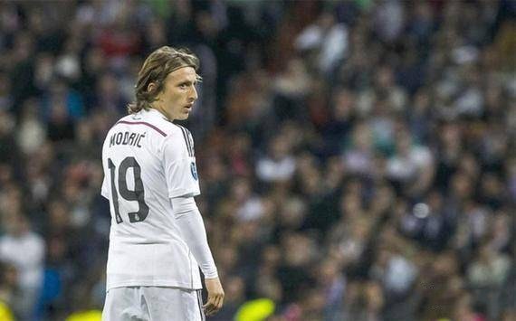 巴萨vs法兰克福首发：亚马尔、莱万出战，拉什福德替补